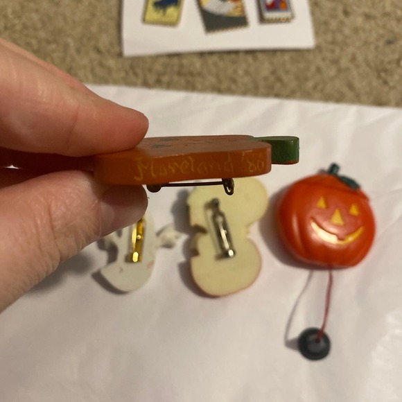5x Vintage Brooch Pin Halloween Pumpkin Witch Ghost Pull‎ String Boo Hallmark - Picture 7 of 10